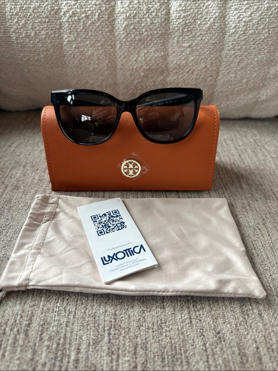 Tory Burch Women\'s Black Pillow Sunglasses TY7152 170987 55 NEW with case! main image 10